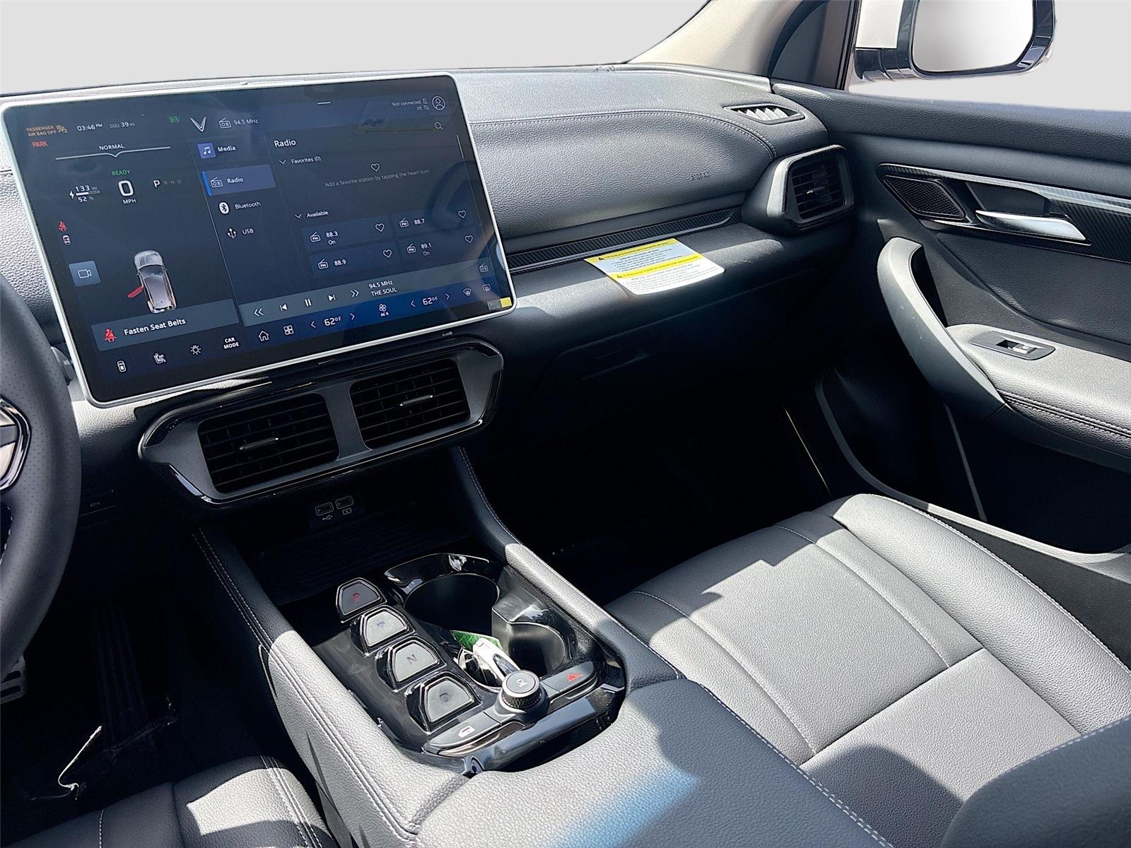2025 VinFast VF 8 Eco