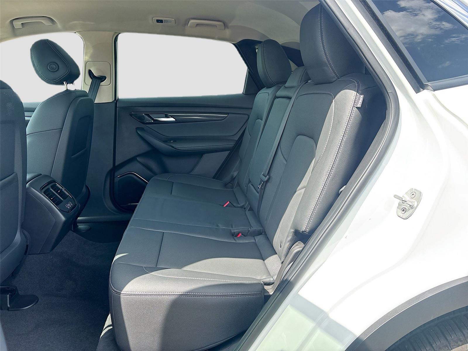 2025 VinFast VF 8 Eco