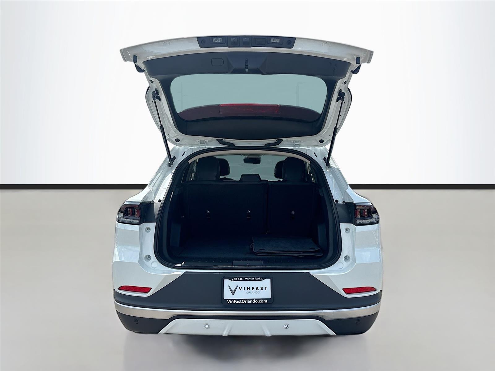 2025 VinFast VF 8 Eco