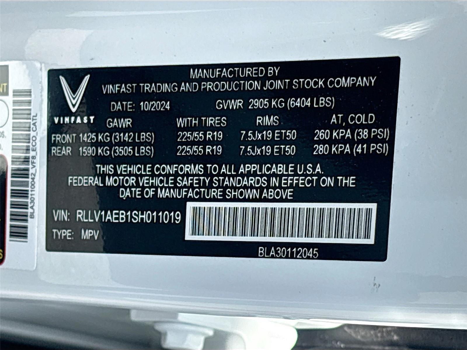 2025 VinFast VF 8 Eco
