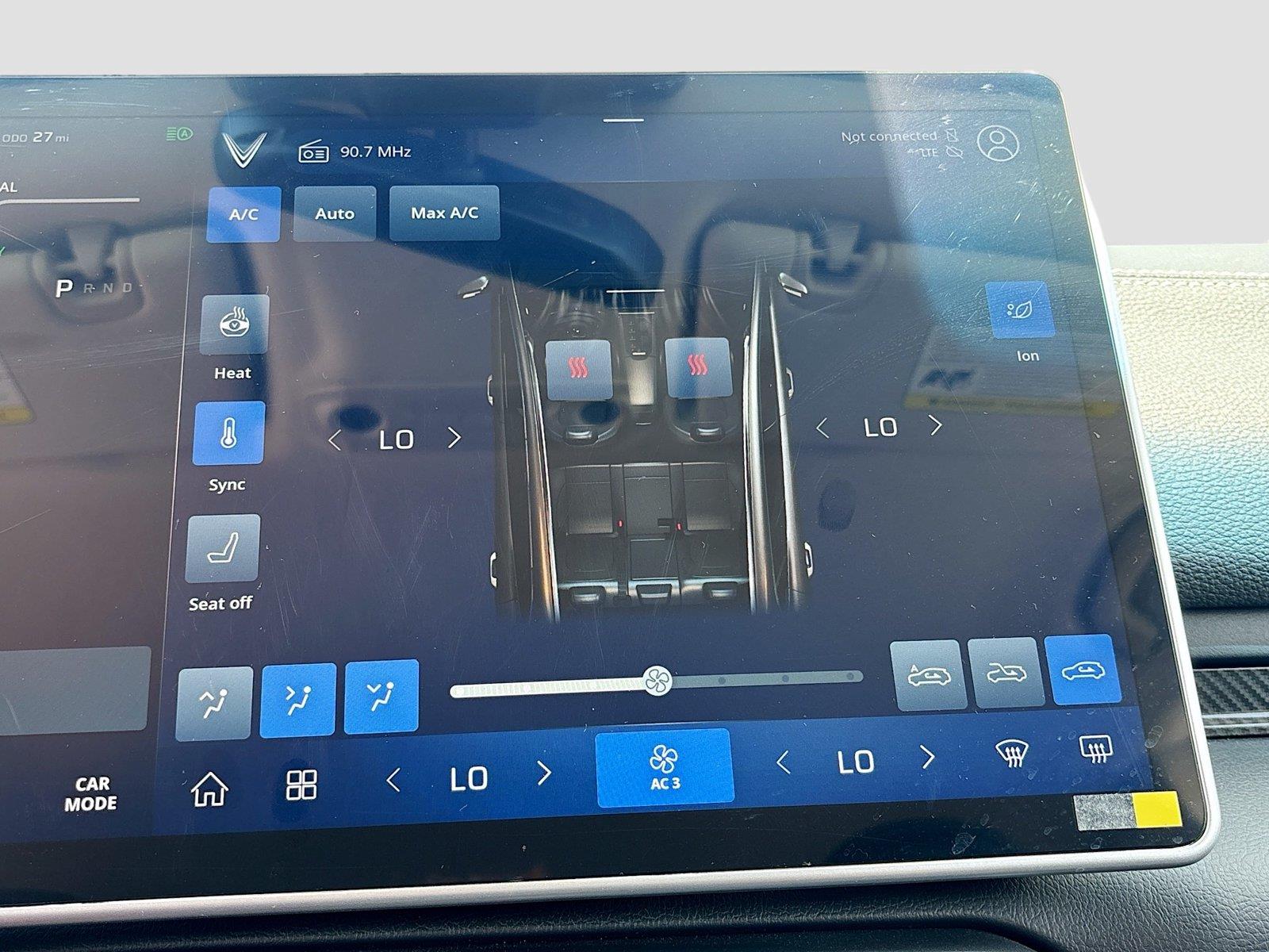 2025 VinFast VF 8 Eco