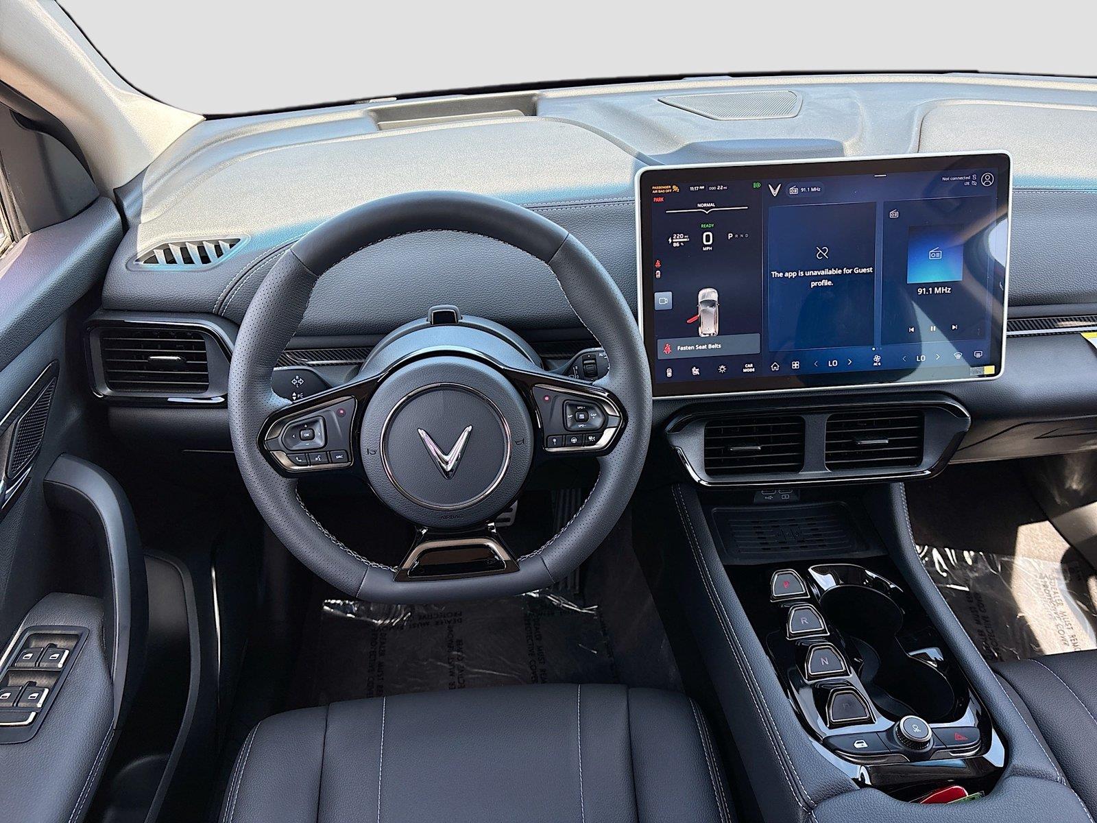 2025 VinFast VF 8 Eco