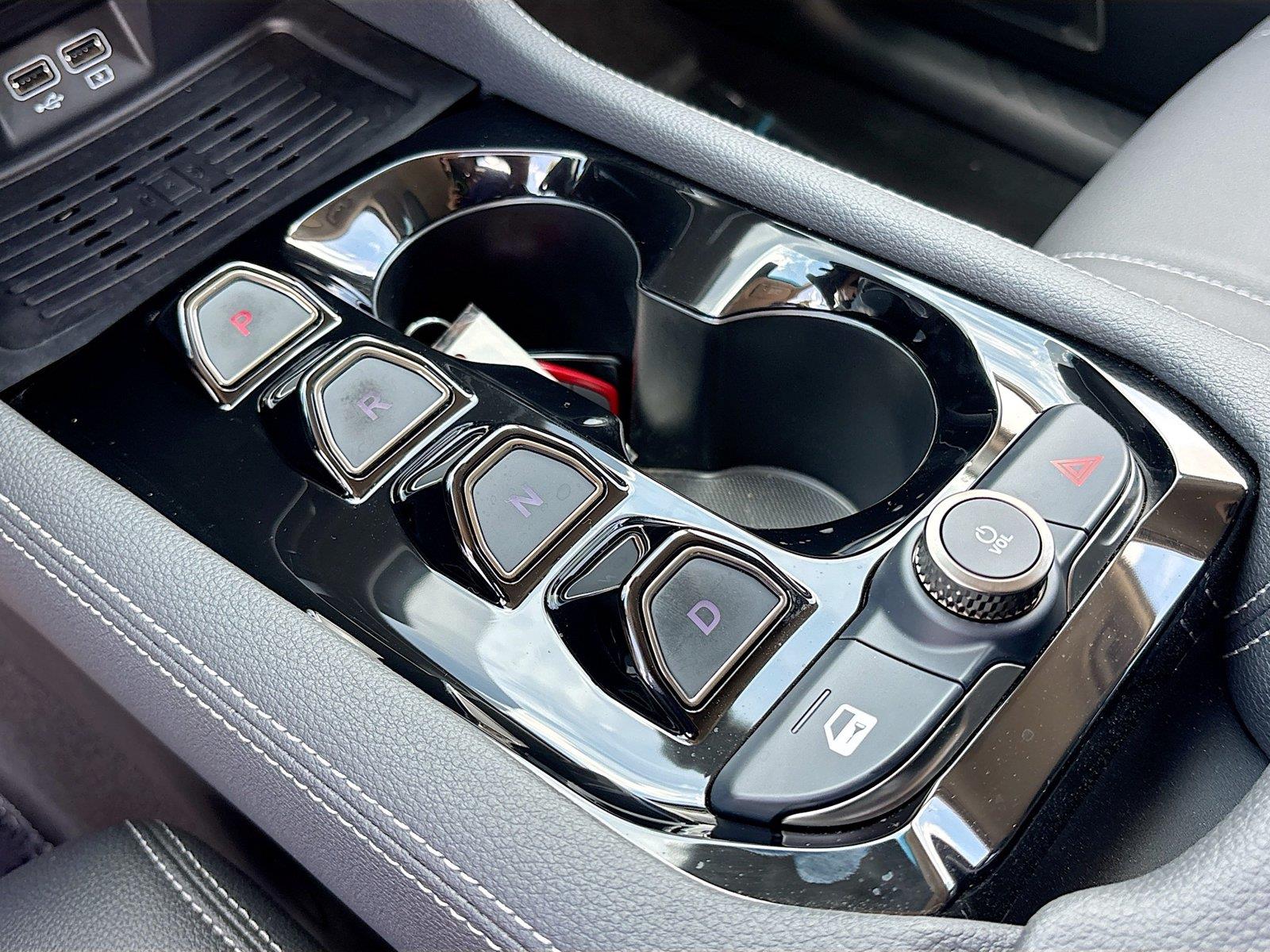 2025 VinFast VF 8 Eco