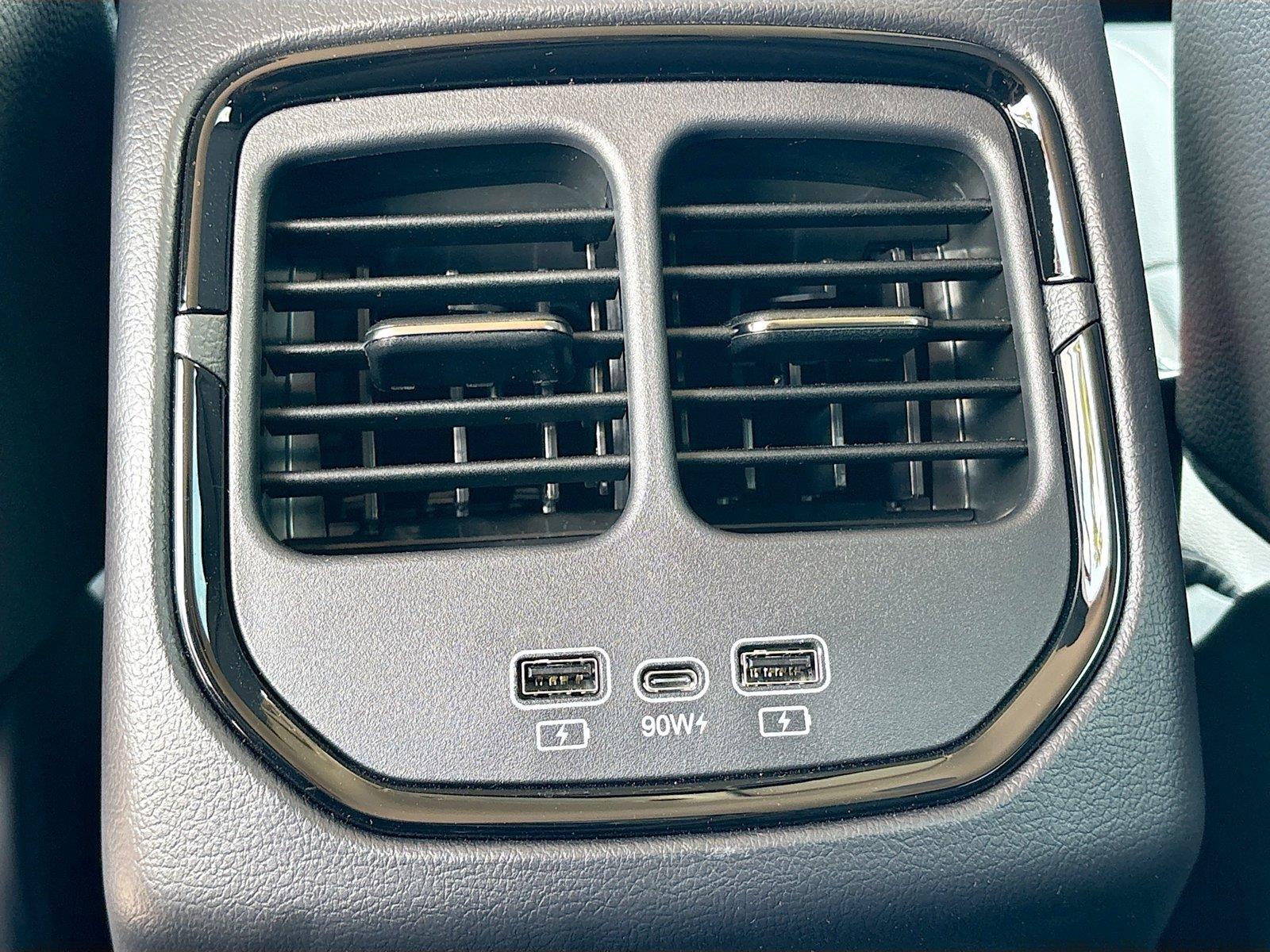 2025 VinFast VF 8 Eco