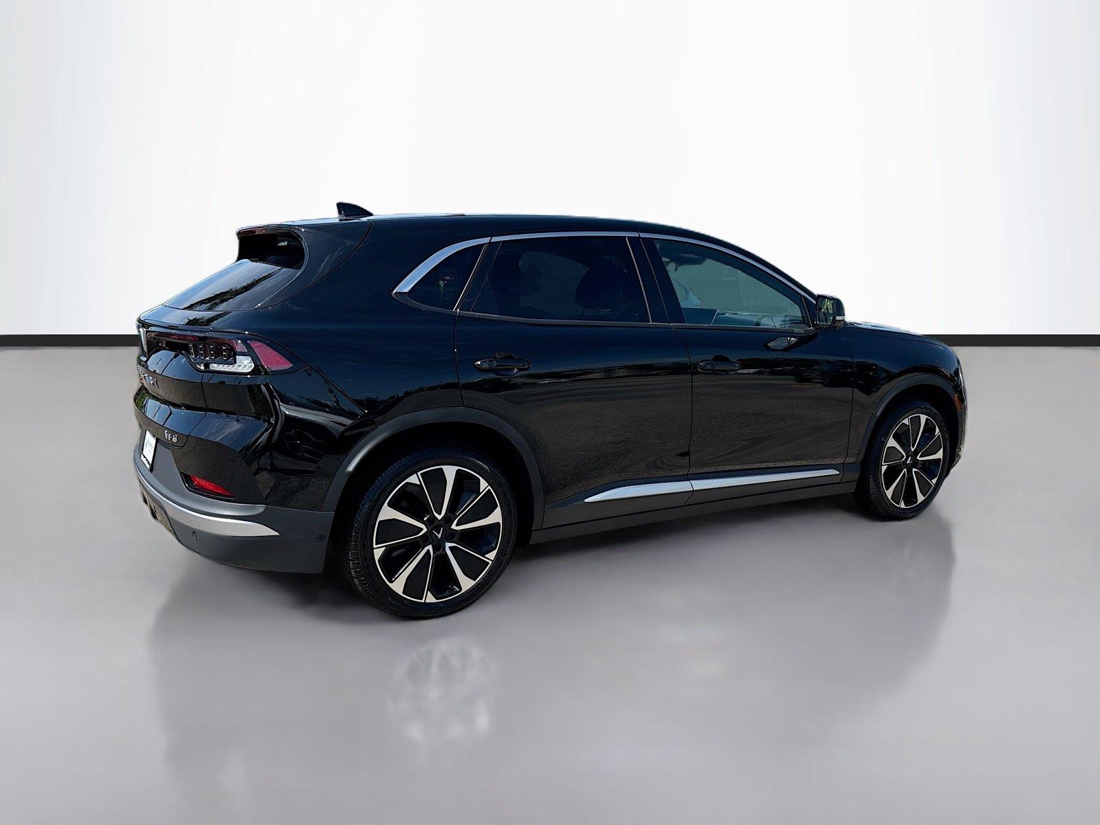 2025 VinFast VF 8 Plus