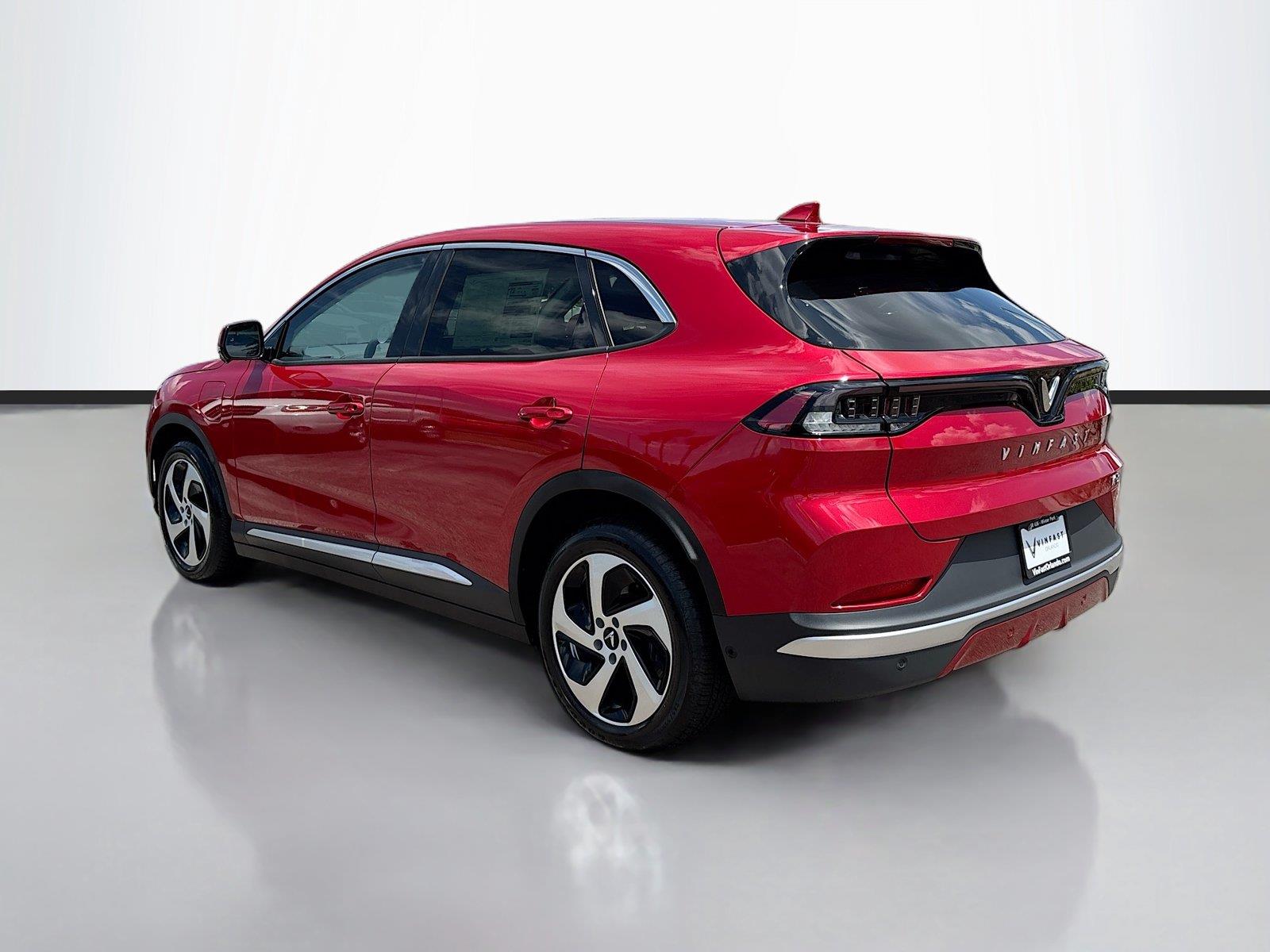 2025 VinFast VF 8 Eco