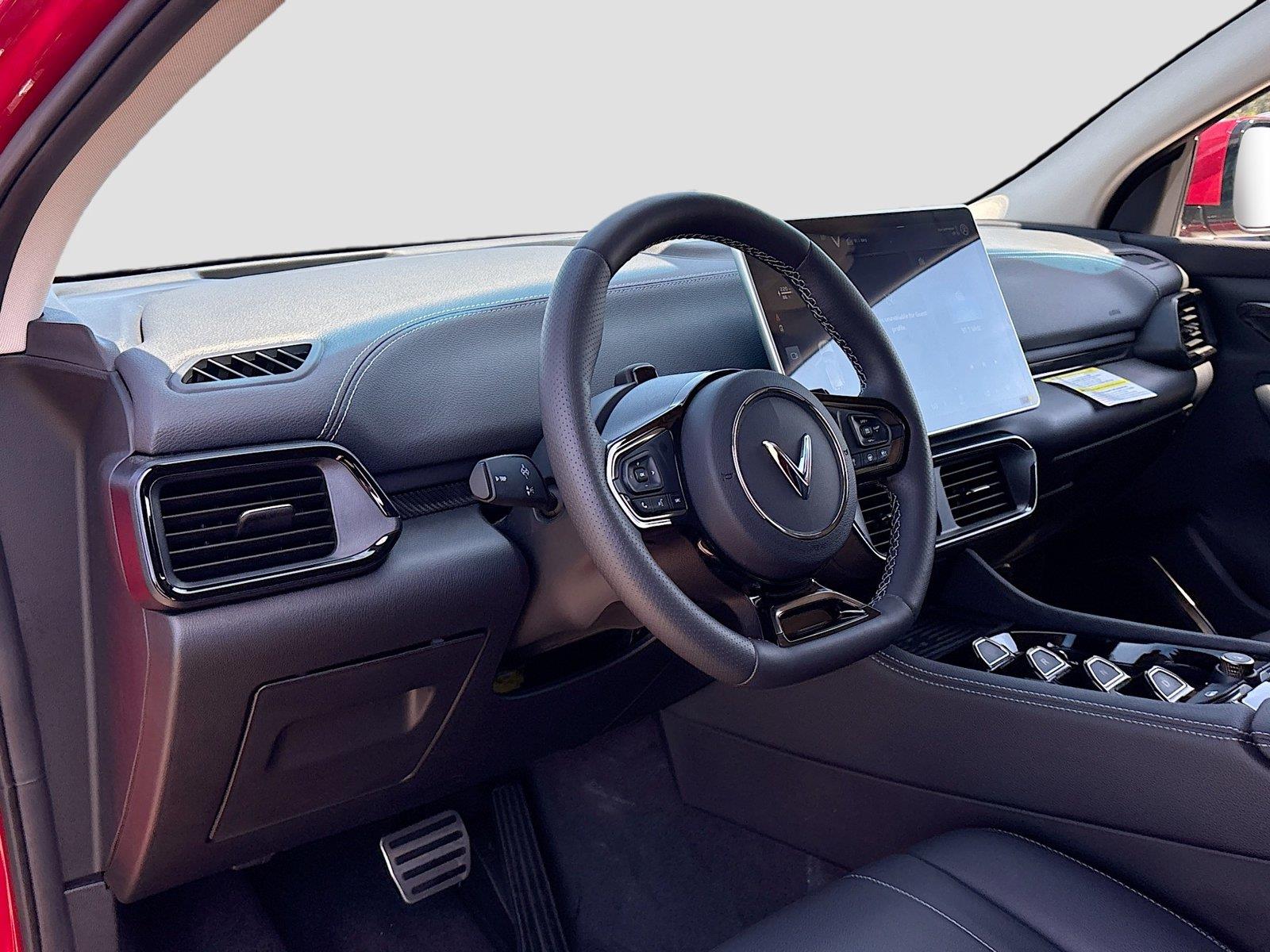 2025 VinFast VF 8 Eco