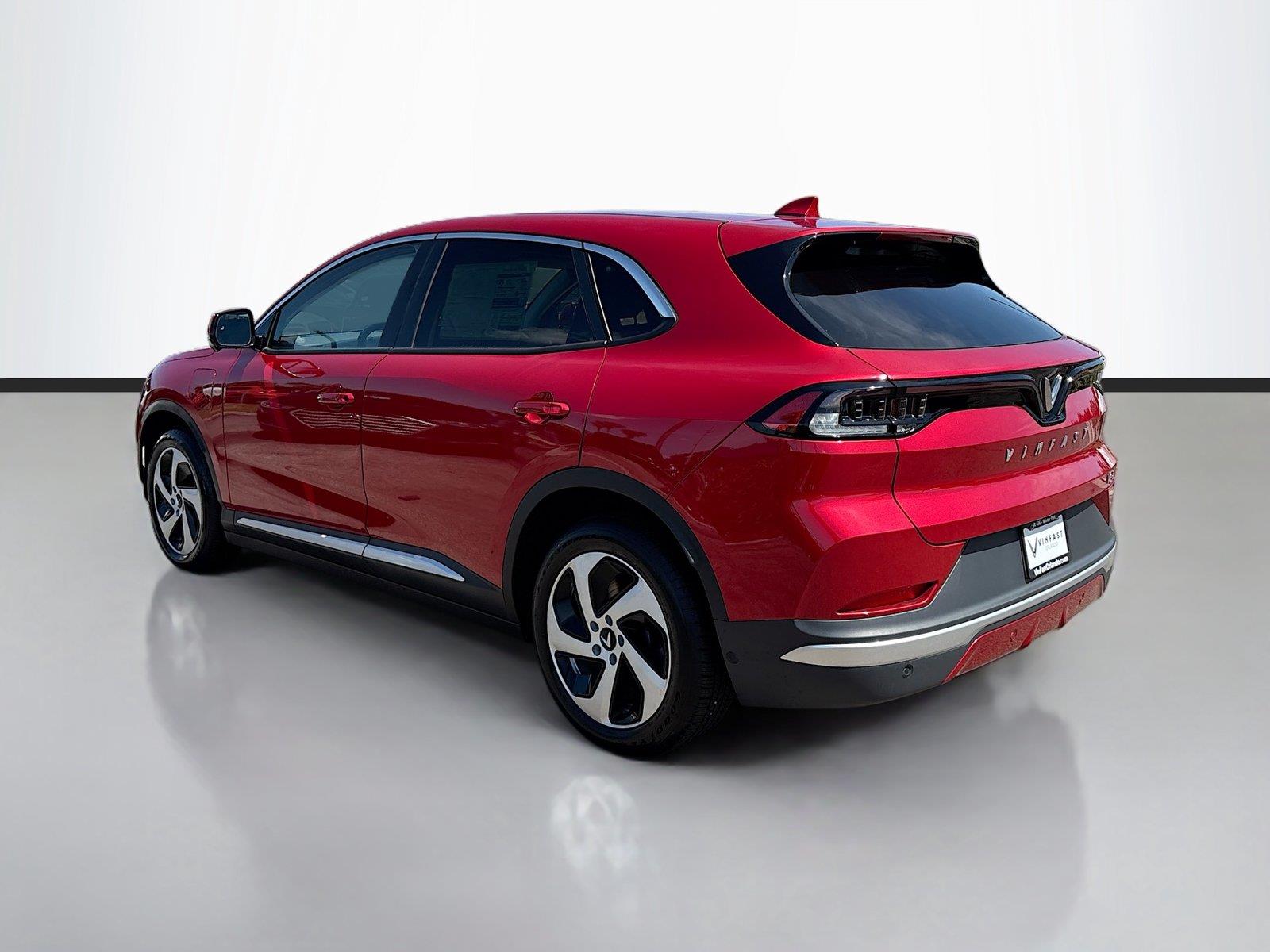 2025 VinFast VF 8 Eco