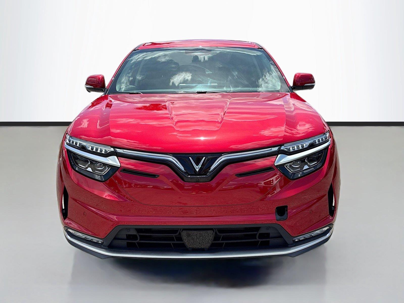 2025 VinFast VF 8 Eco