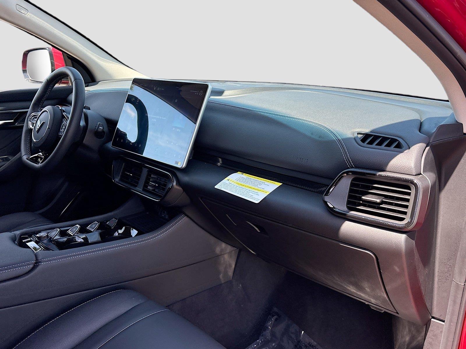 2025 VinFast VF 8 Eco
