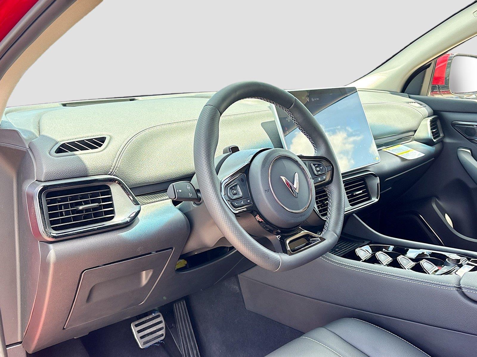 2025 VinFast VF 8 Eco