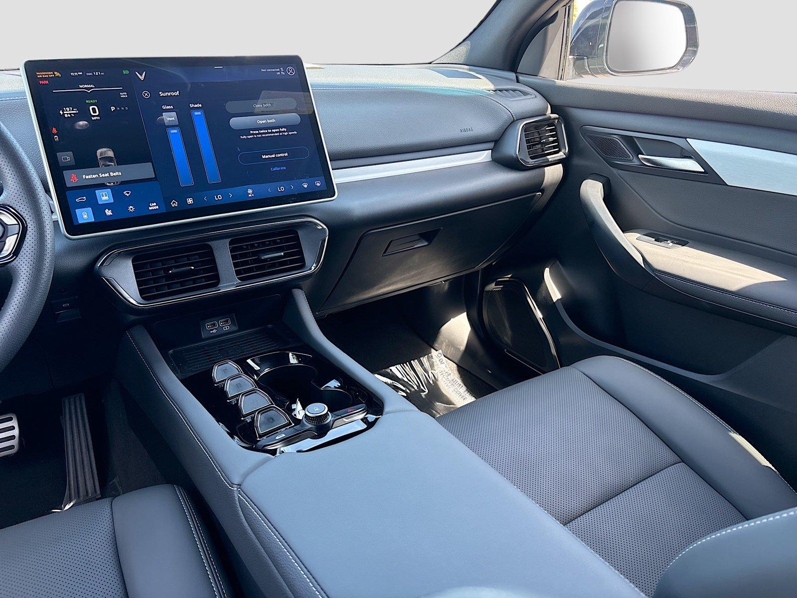 2025 VinFast VF 8 Plus