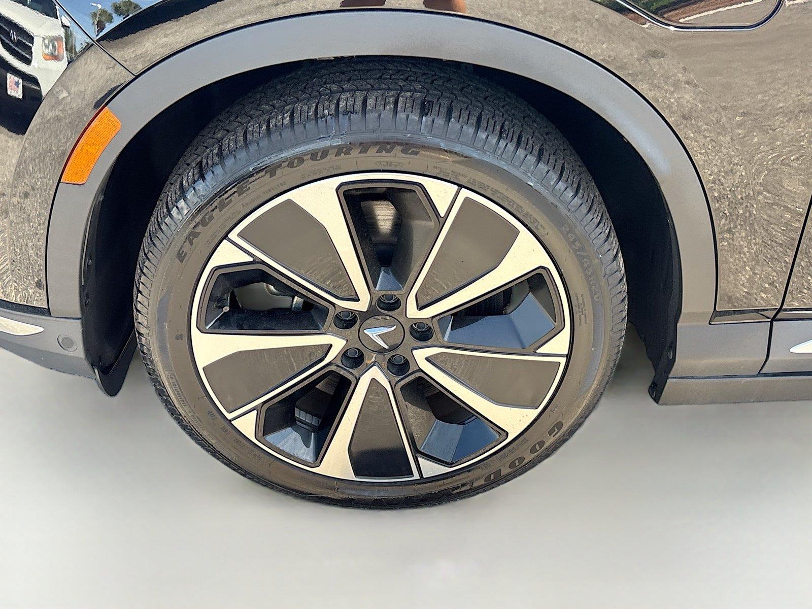 2025 VinFast VF 8 Plus