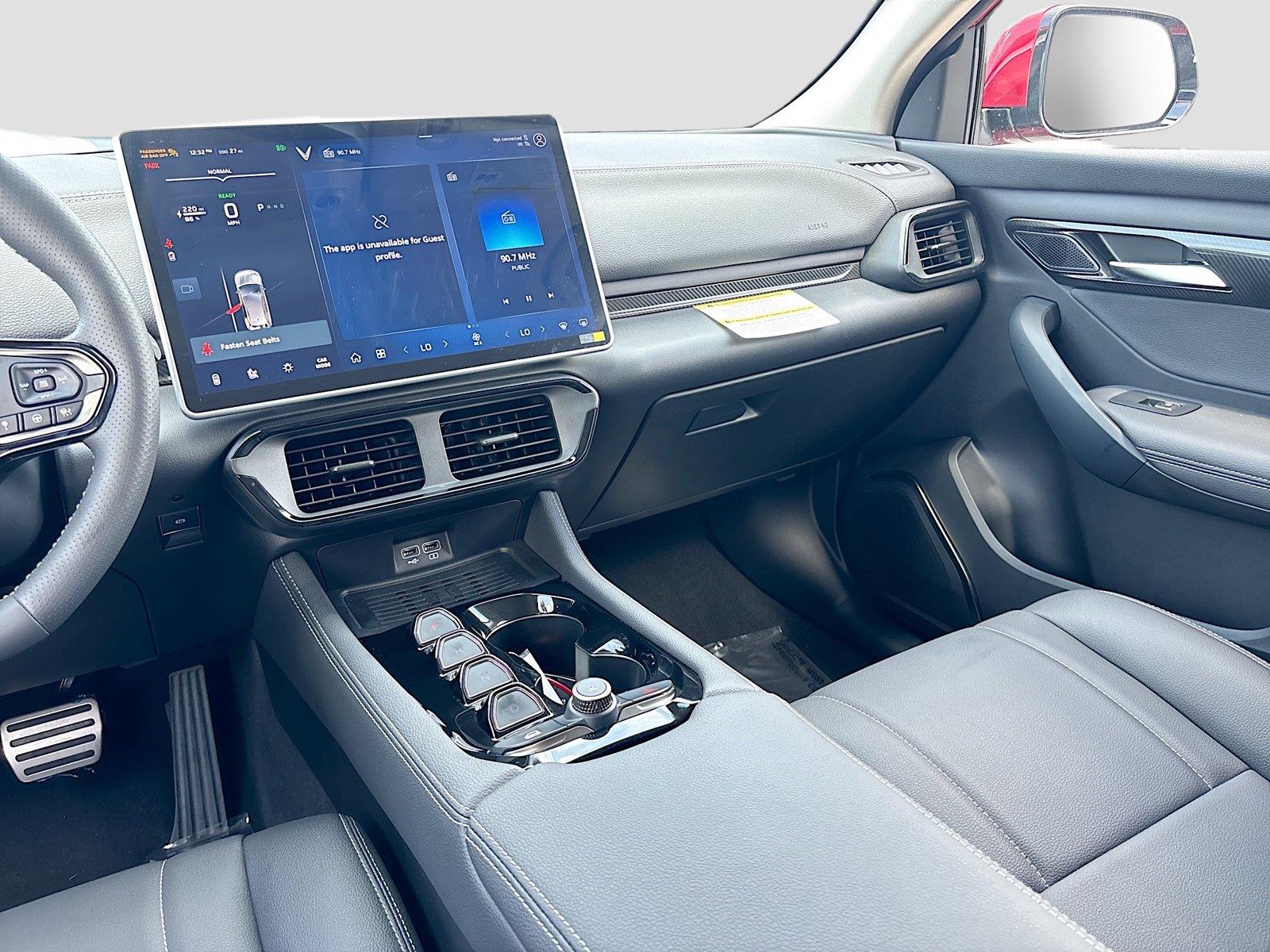 2025 VinFast VF 8 Eco