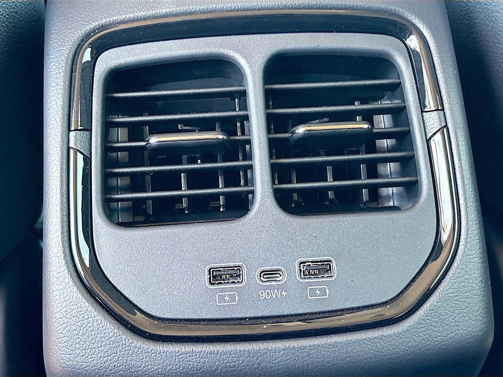 2025 VinFast VF 8 Eco