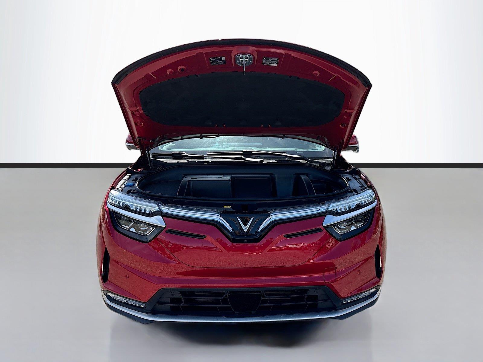 2025 VinFast VF 8 Eco