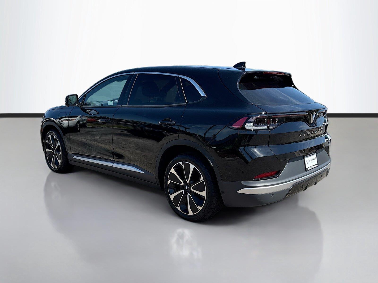 2025 VinFast VF 8 Plus