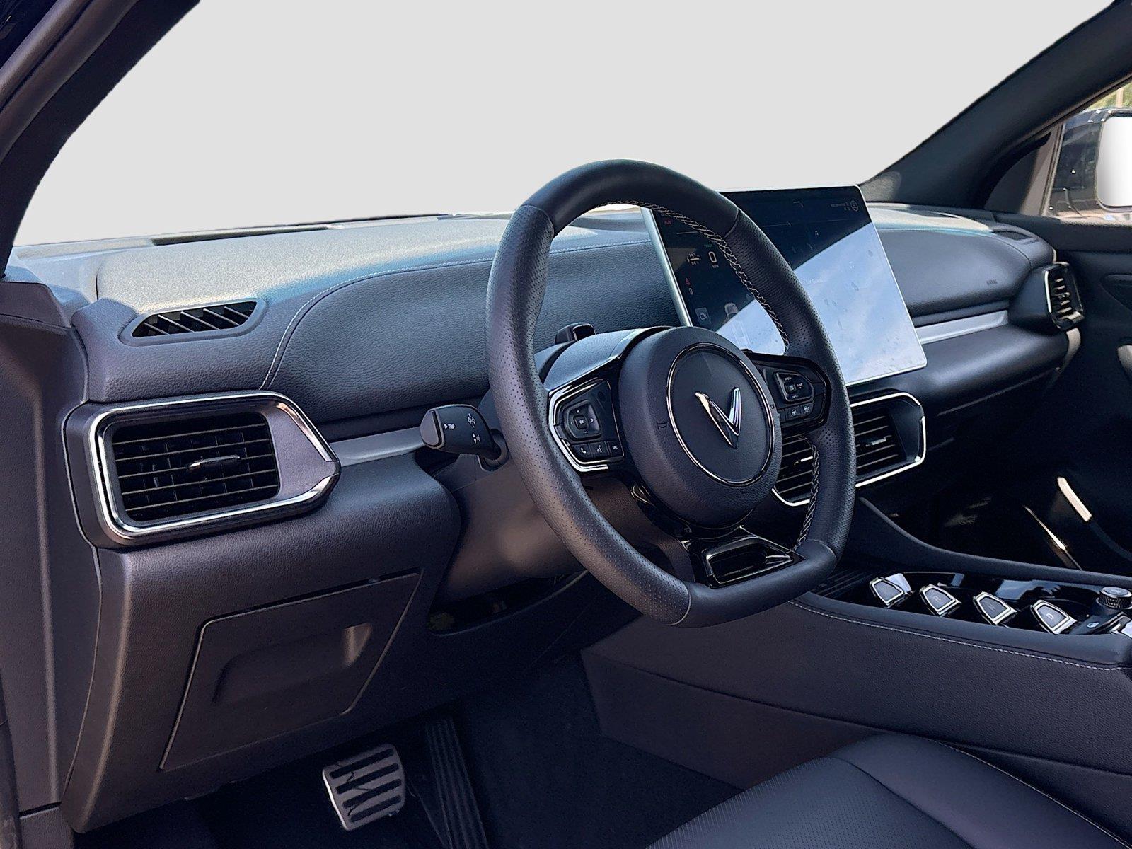 2025 VinFast VF 8 Plus
