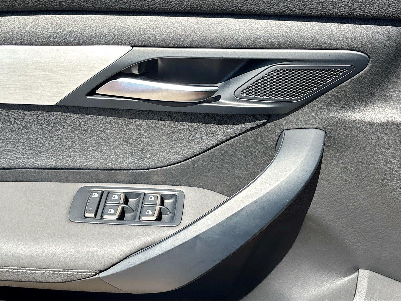 2025 VinFast VF 8 Plus