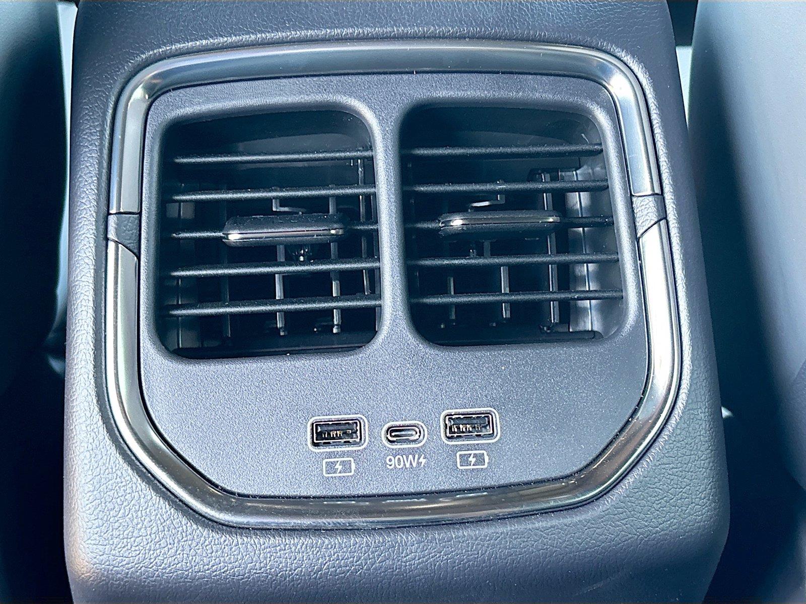 2025 VinFast VF 8 Plus