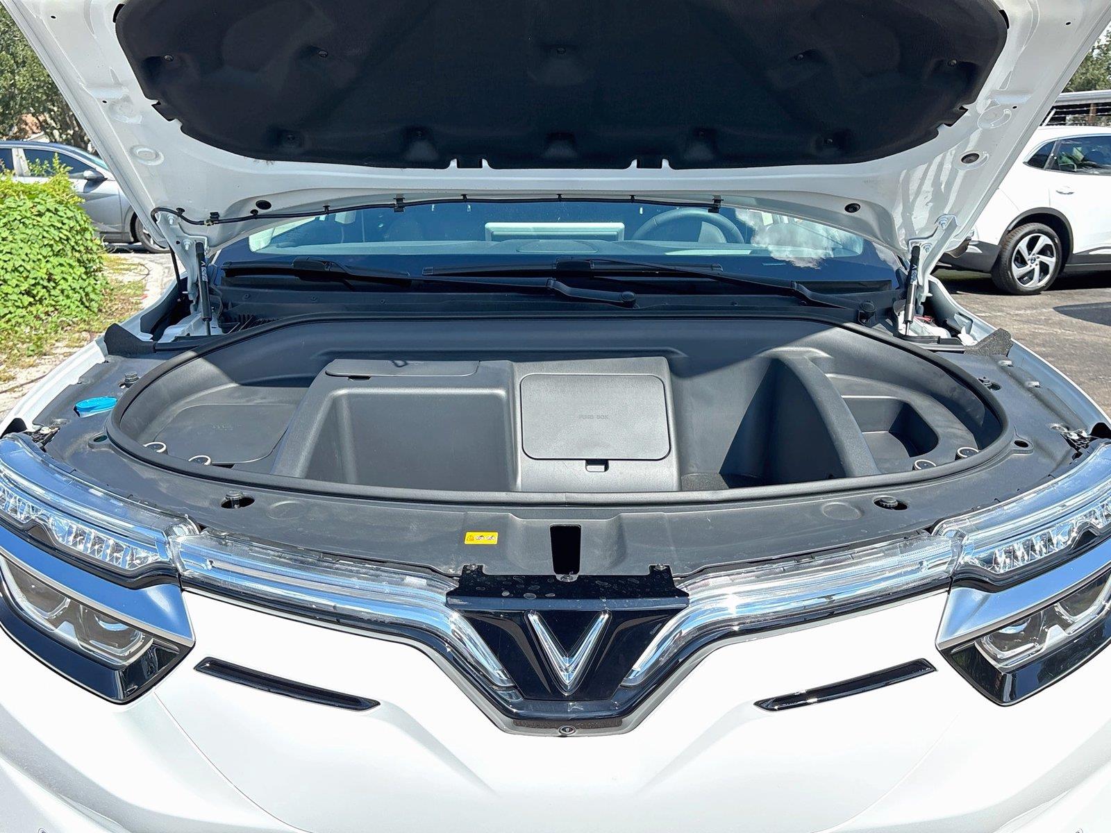 2027 VinFast VF 8 Eco