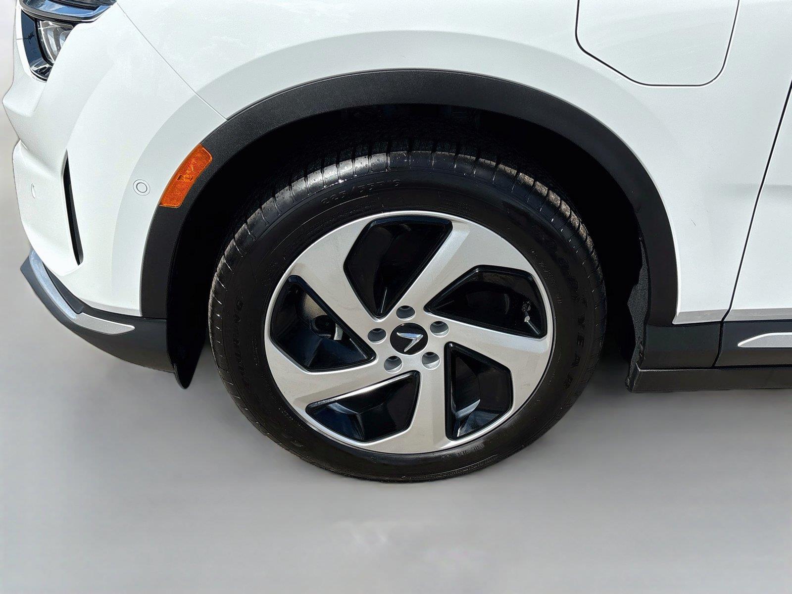 2027 VinFast VF 8 Eco