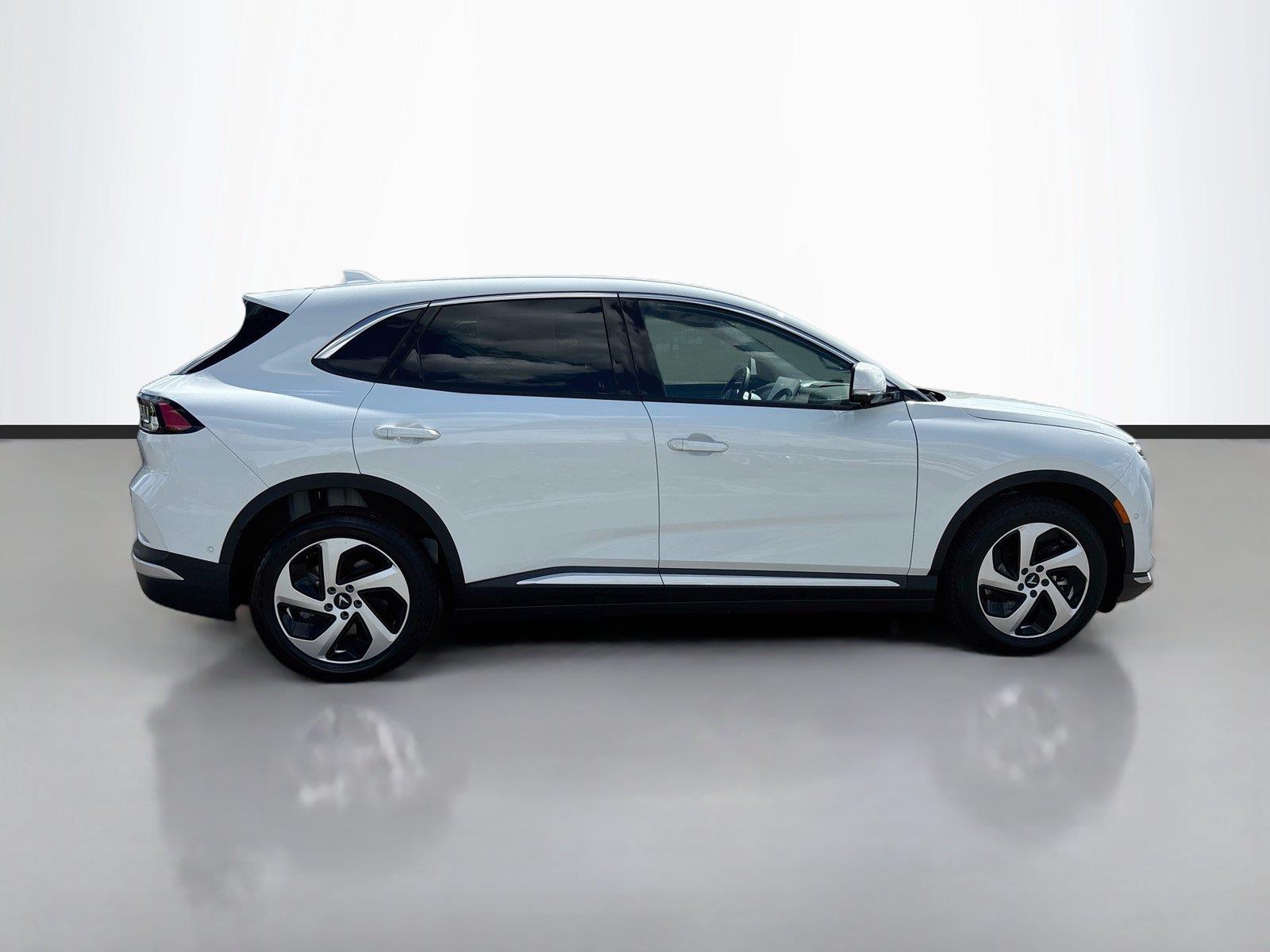 2027 VinFast VF 8 Eco