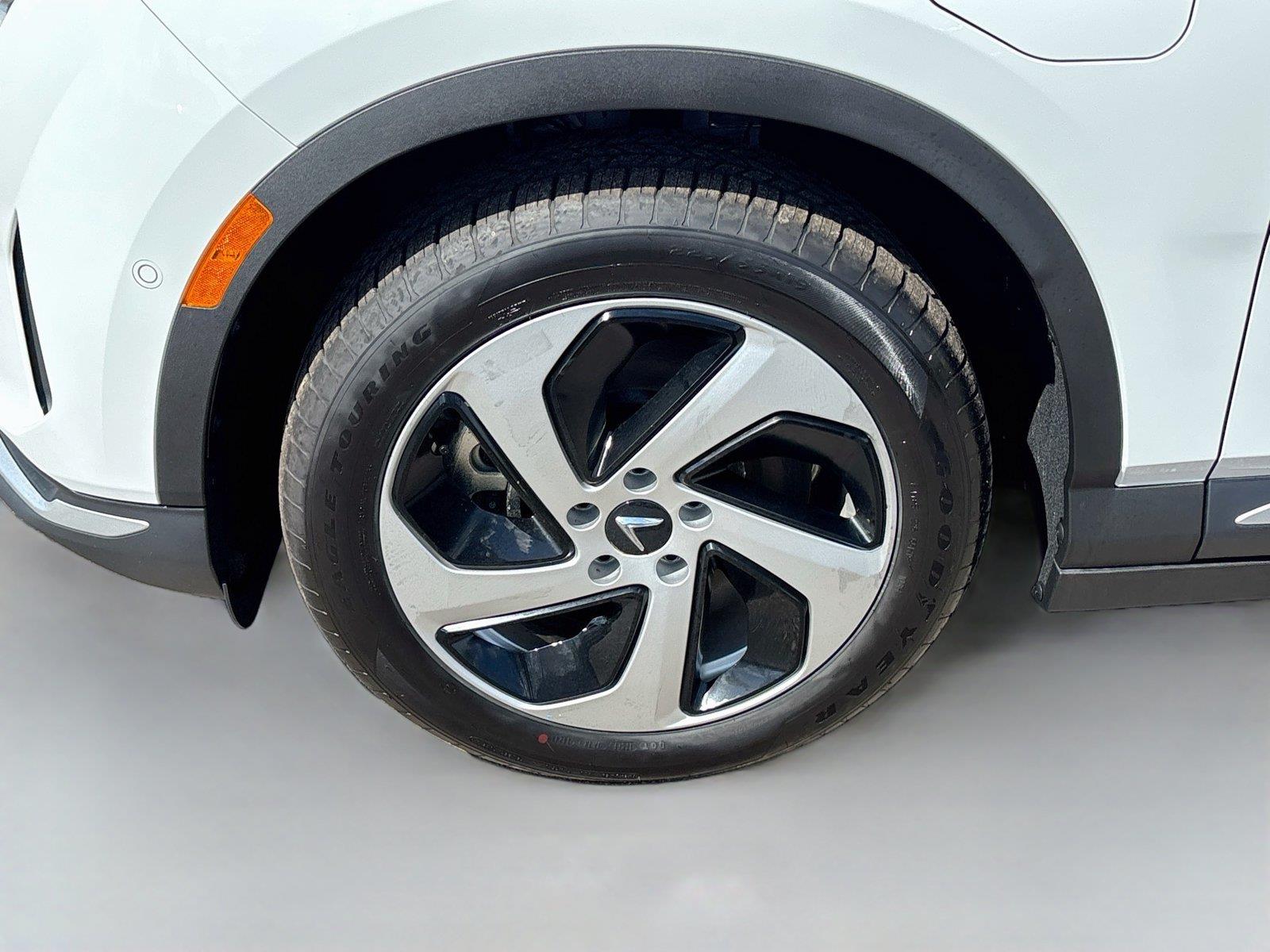 2027 VinFast VF 8 Eco