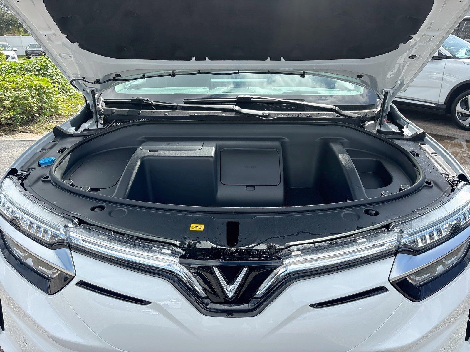 2027 VinFast VF 8 Eco