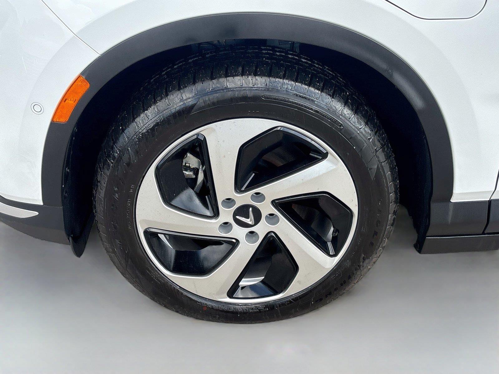 2027 VinFast VF 8 Eco