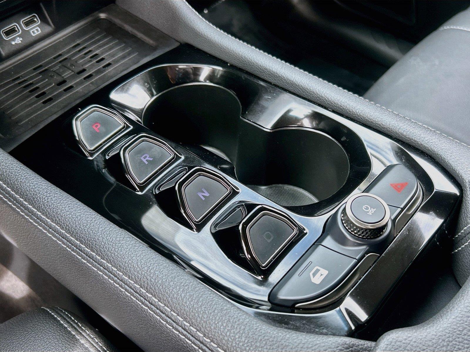 2025VinFastVF 8Eco
