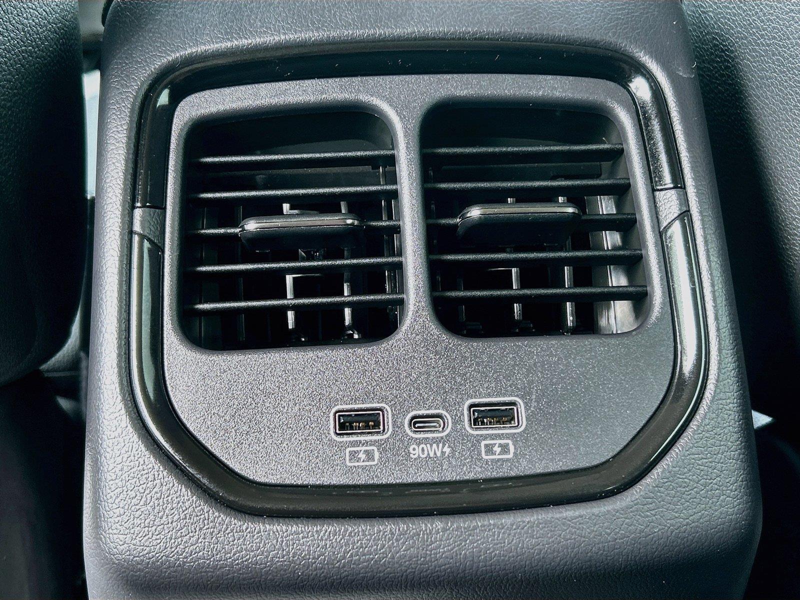 2025VinFastVF 8Eco