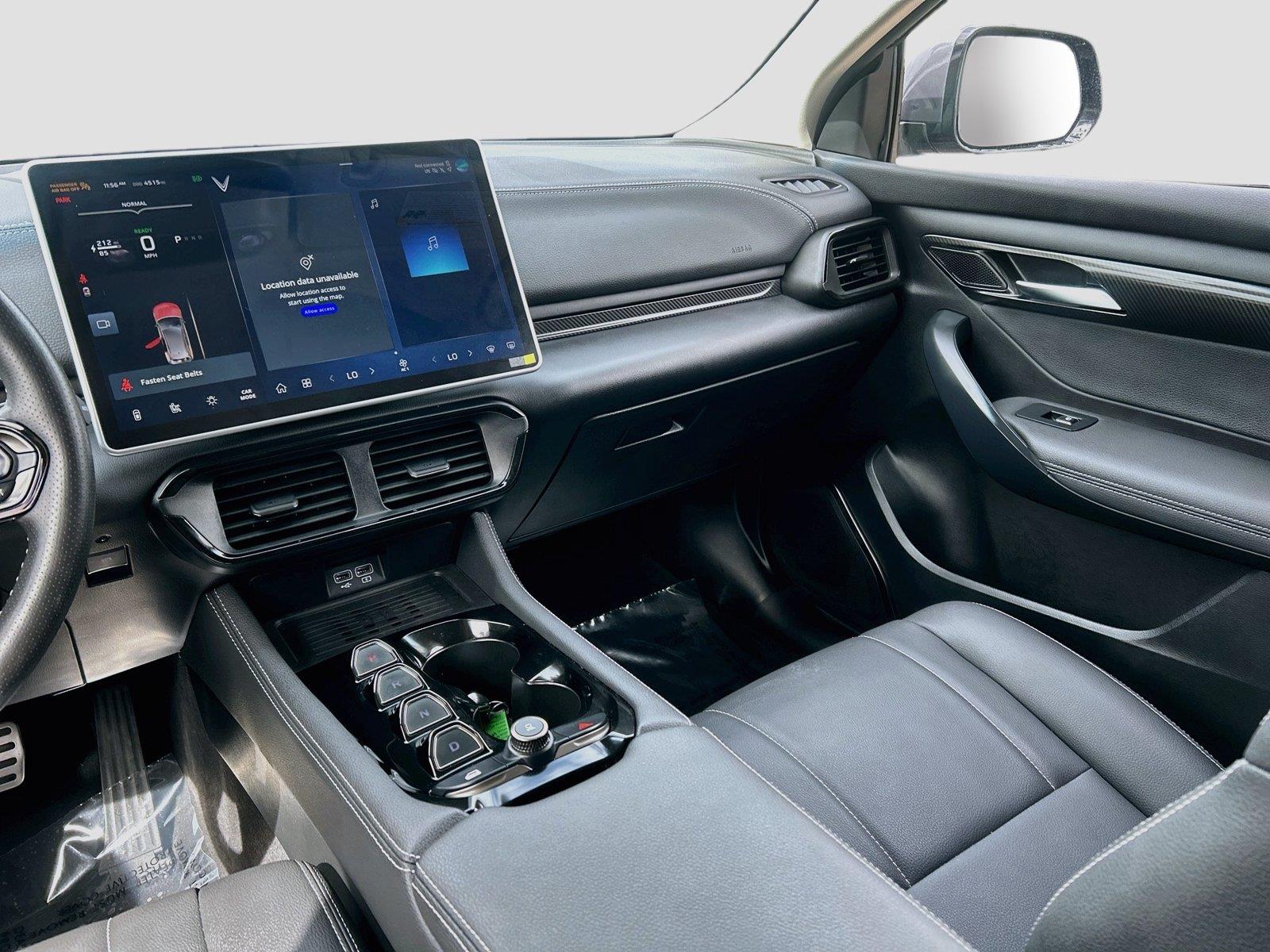 2025VinFastVF 8Eco