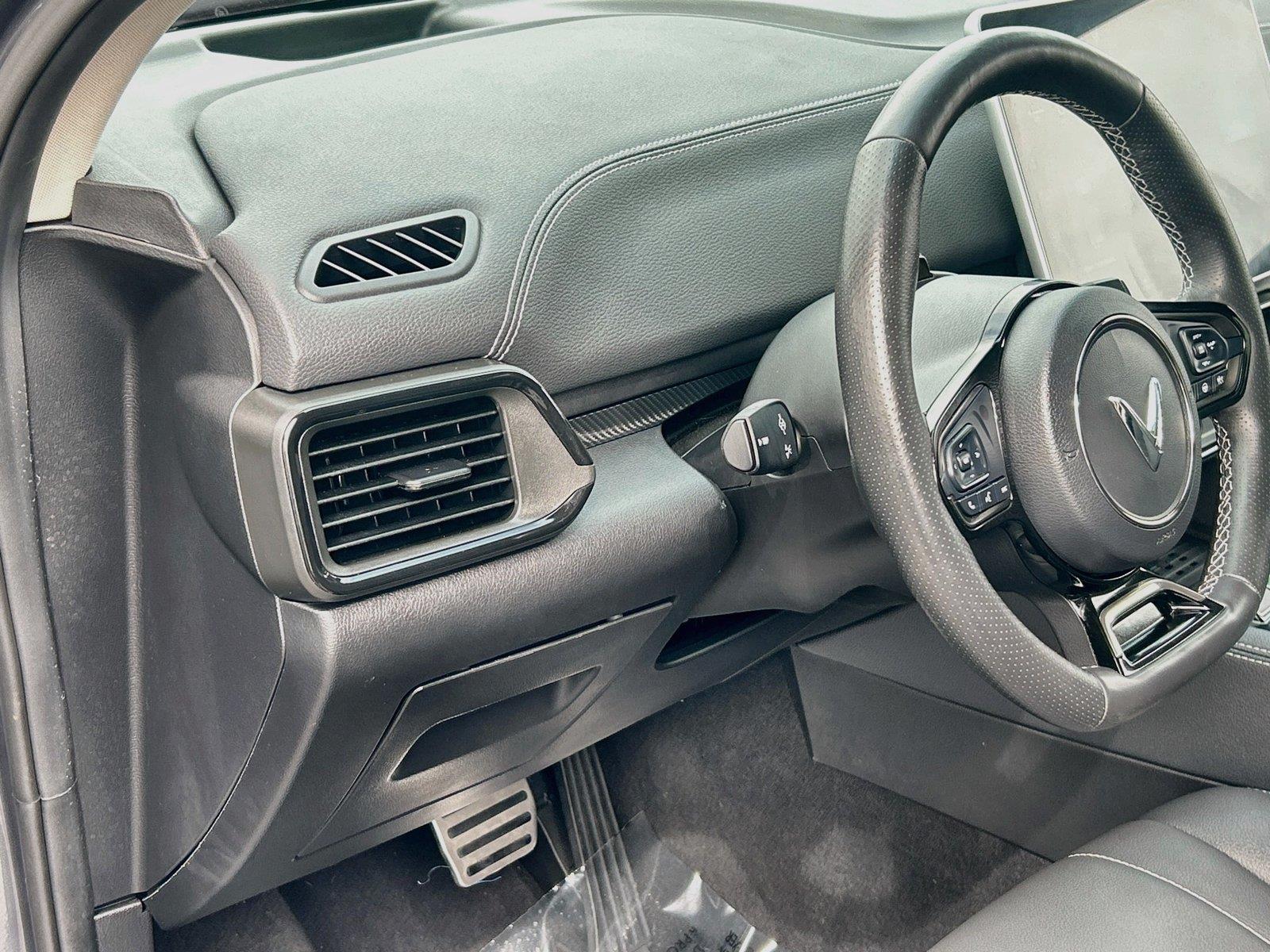 2025VinFastVF 8Eco