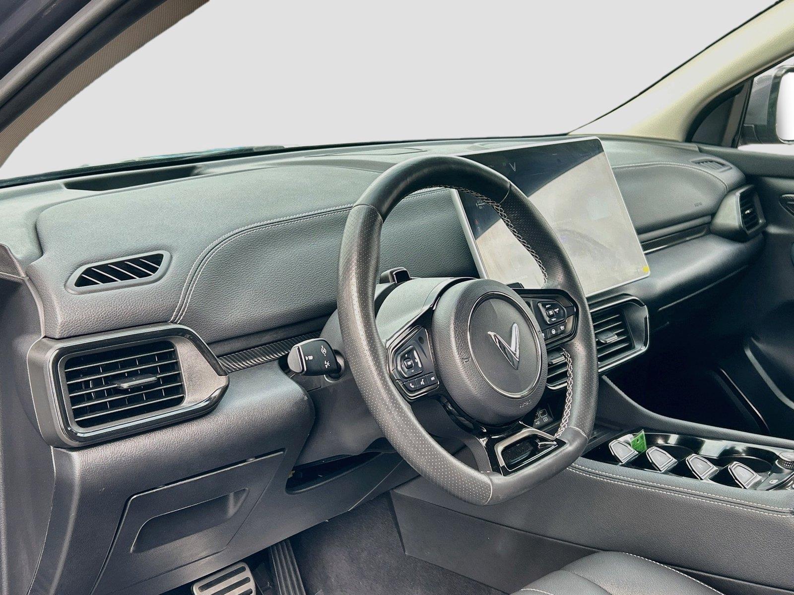 2025VinFastVF 8Eco