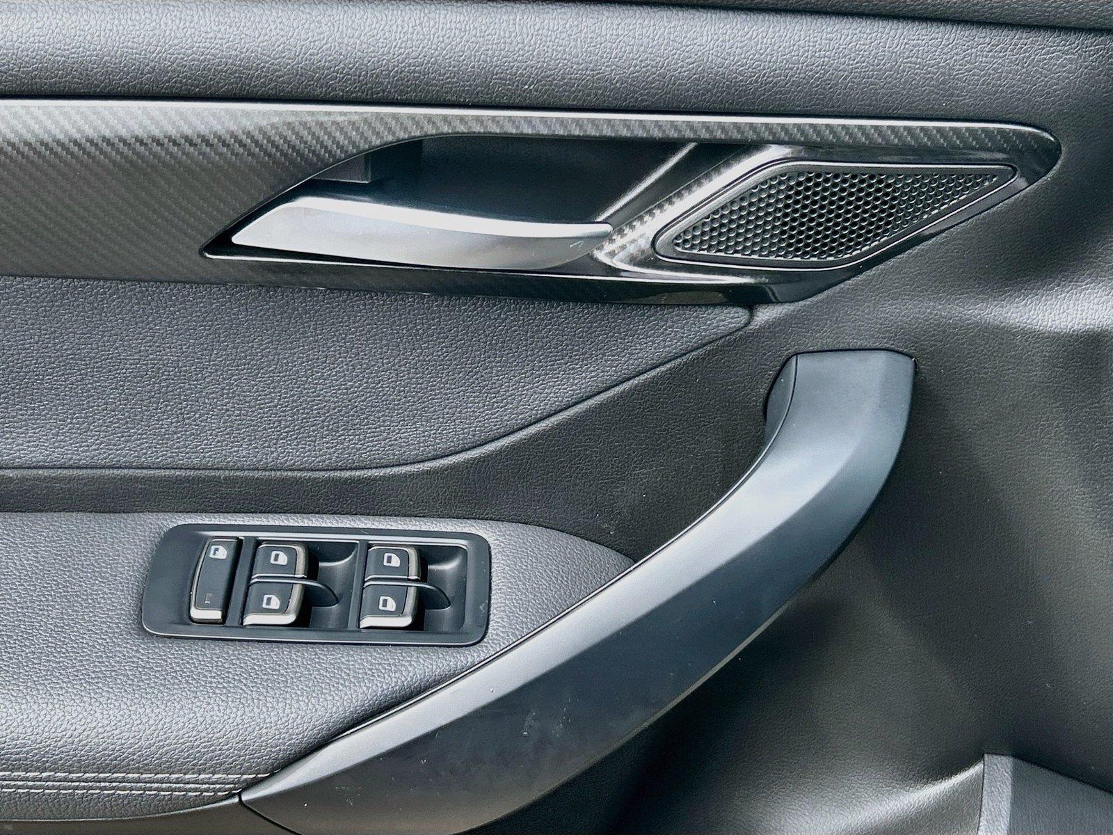2025VinFastVF 8Eco