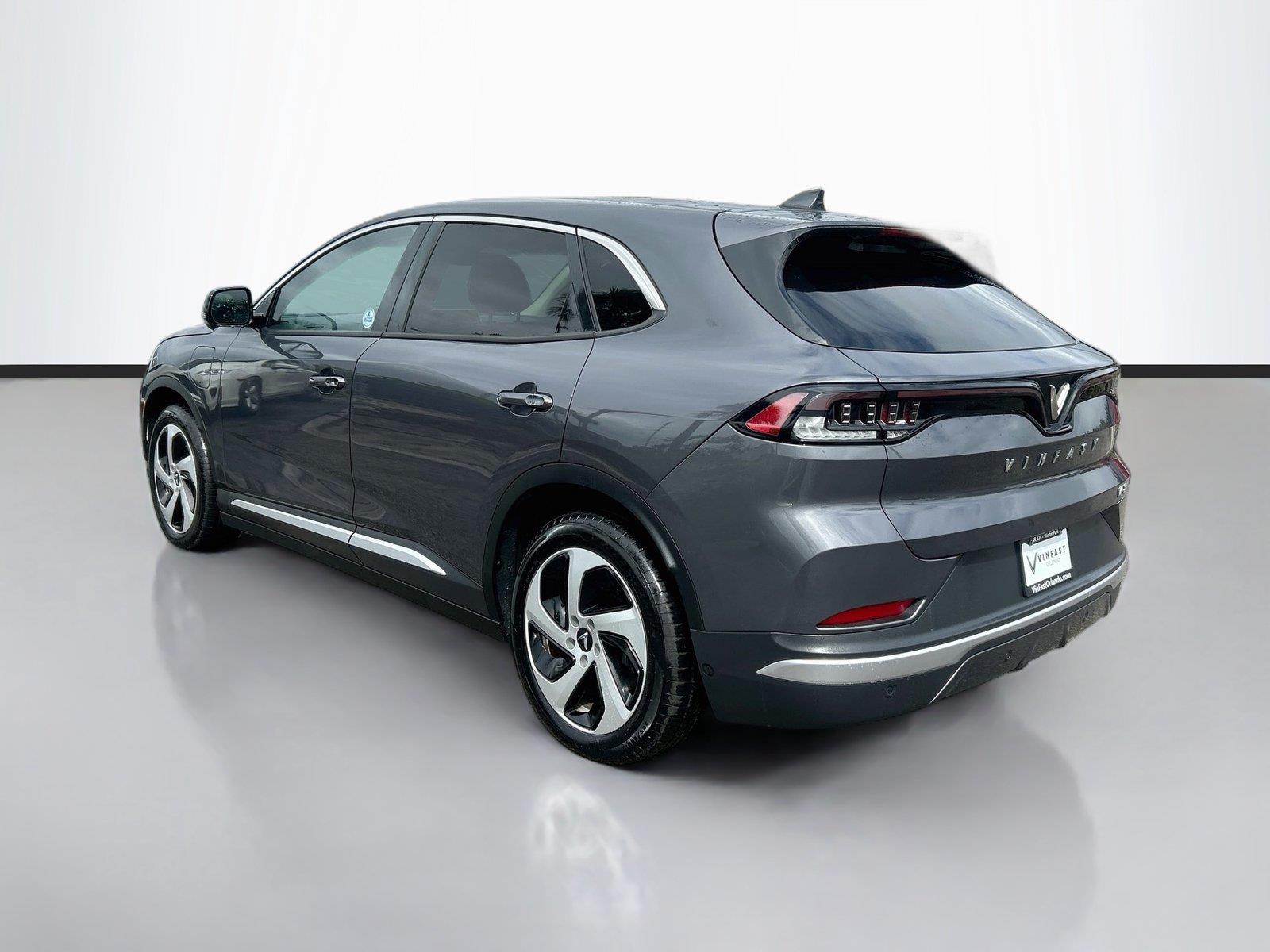 2025VinFastVF 8Eco