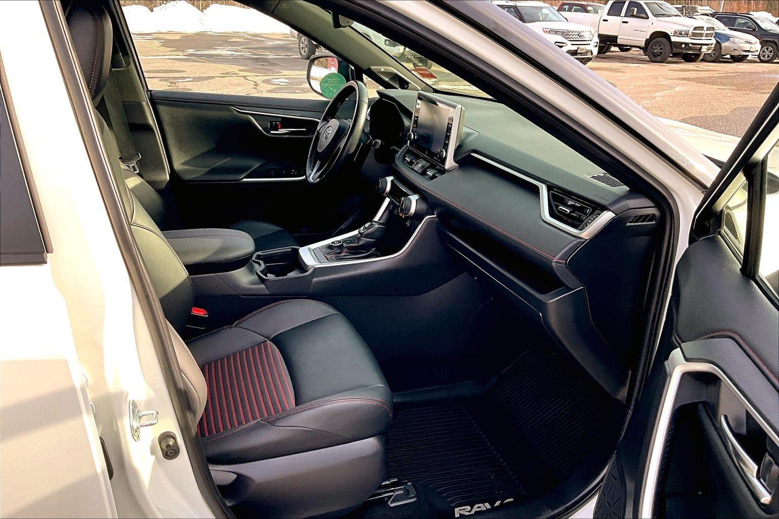 View vehicle photo 7