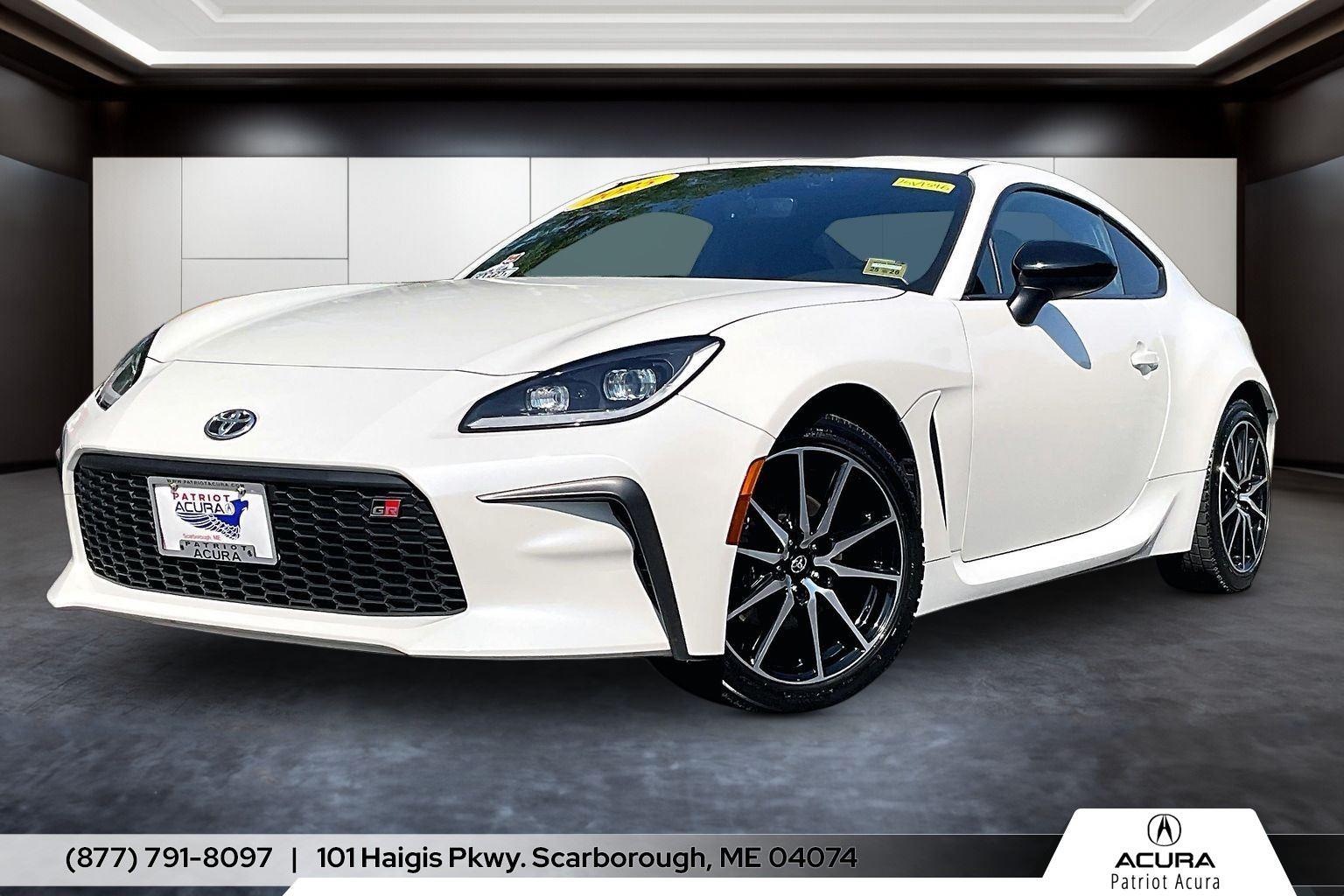Halo 2025 Toyota GR86 Coupe Rear-Wheel Drive Manual
