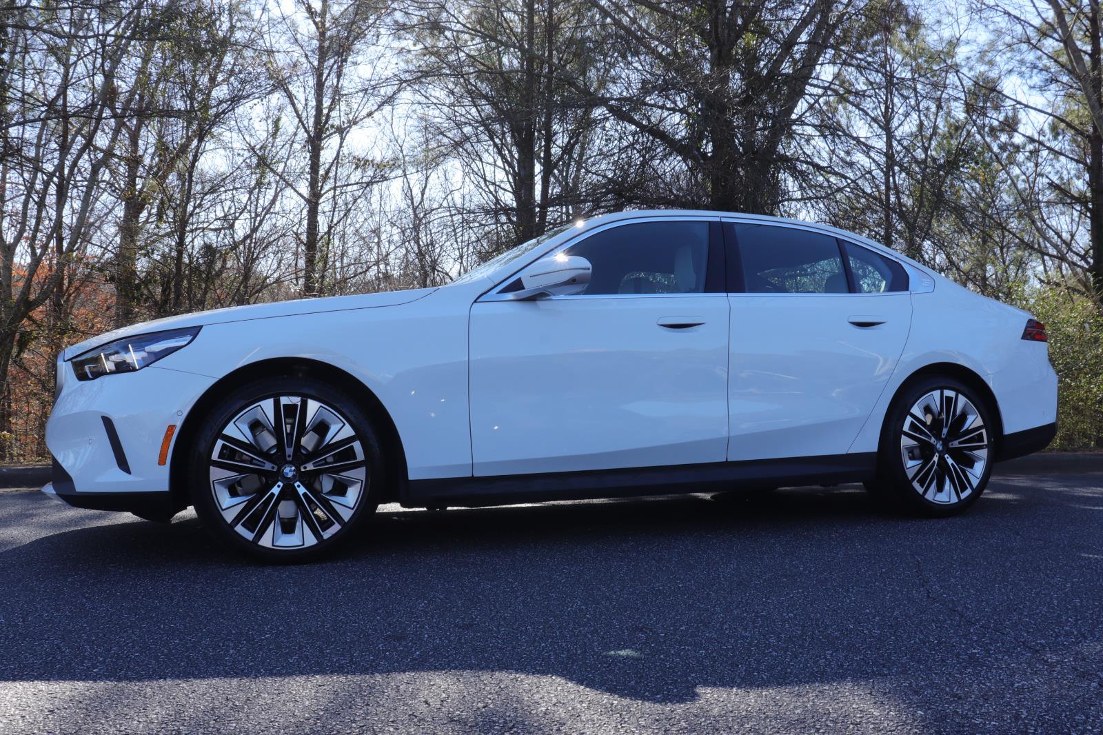 2025 BMW 5 Series 530i RWD