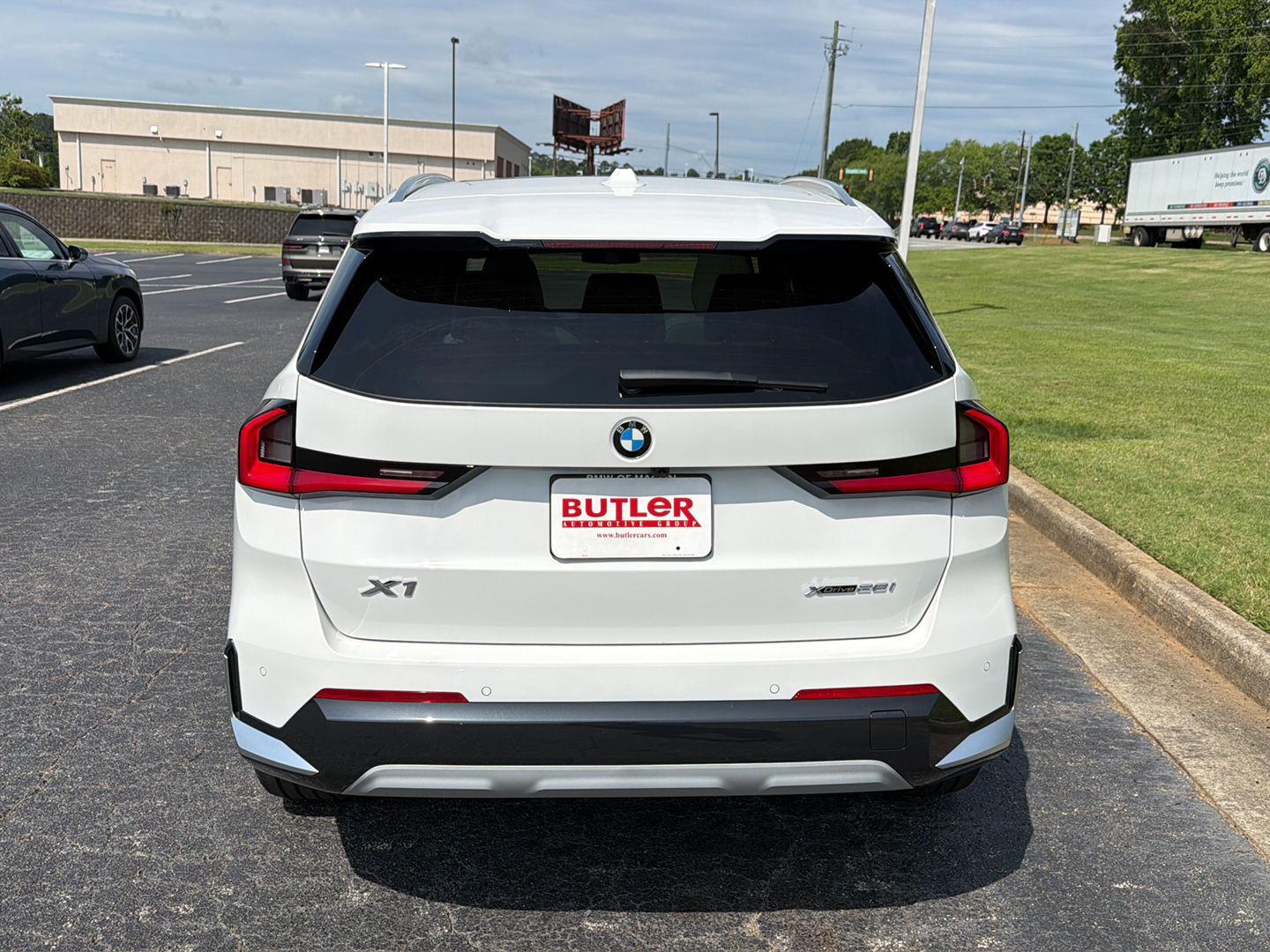 View vehicle photo 5