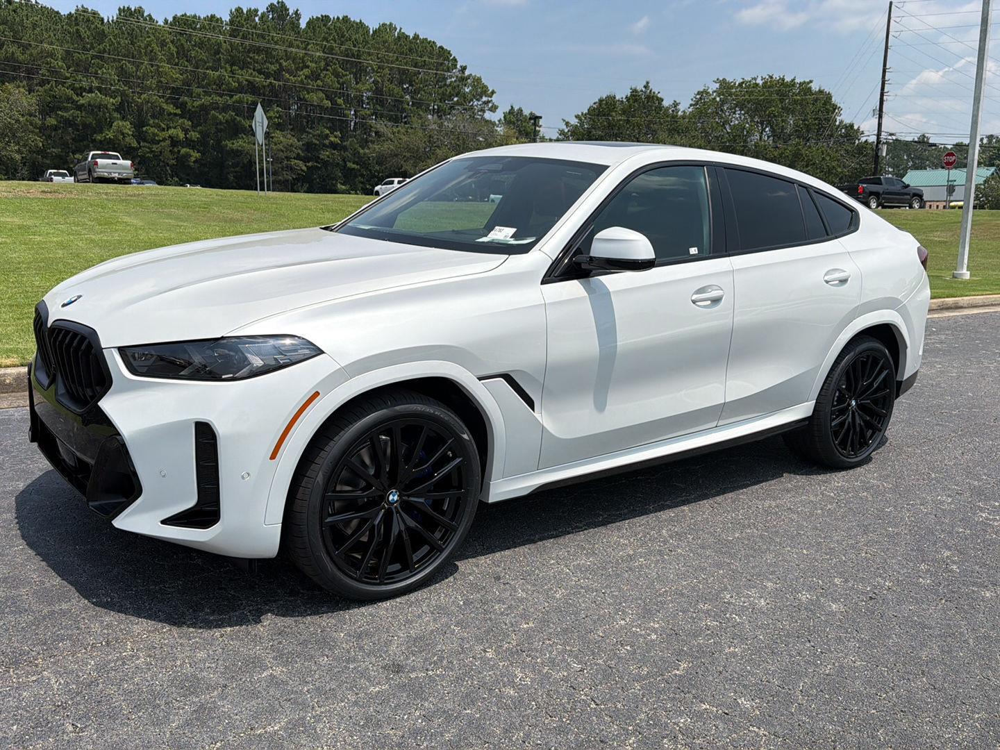 Mineral White Metallic 2027 BMW X6 SUV / Crossover All-Wheel Drive Automatic