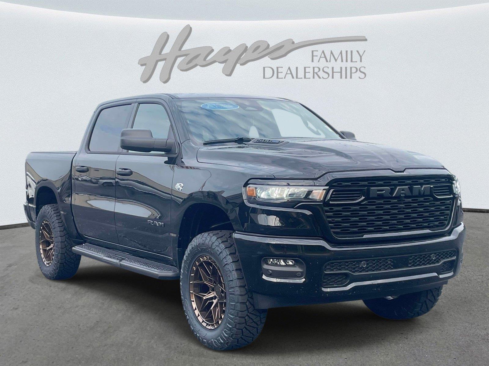 Diamond Black Crystal Pearlcoat 2026 RAM 1500 Pickup Truck Four-Wheel Drive 8-Speed Automatic