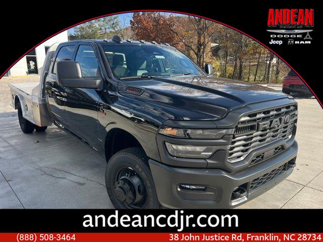 Diamond Black Crystal Pearlcoat 2026 RAM 3500 Chassis Tradesman Crew Cab LB DRW 4WD Pickup Truck Four-Wheel Drive 8-Speed Automatic