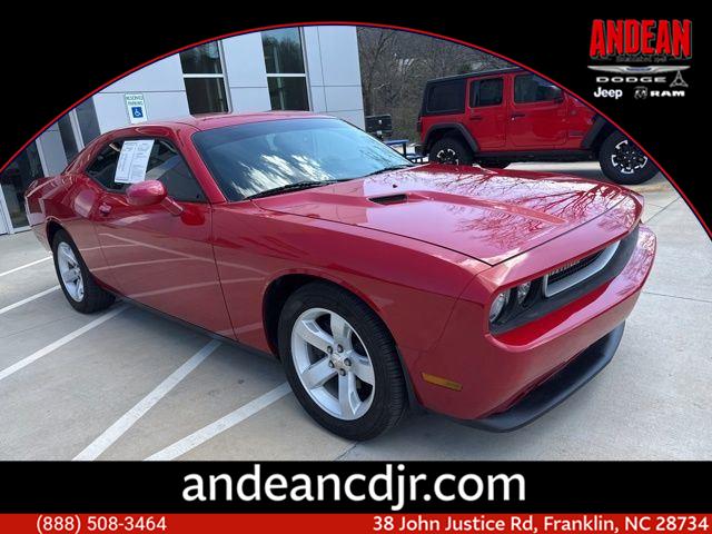 Redline (3) Coat Pearl 2012 Dodge Challenger SXT RWD Coupe Rear-Wheel Drive 5-Speed Automatic