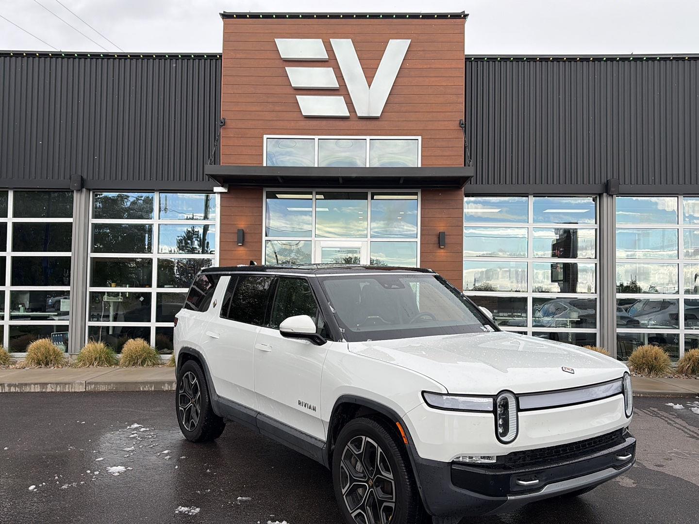 2023 Rivian R1S Adventure