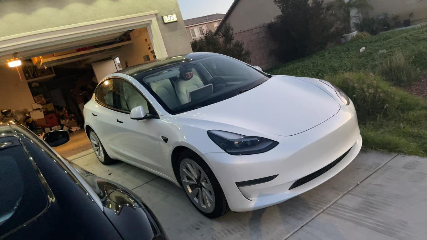 2021 Tesla Model 3 Standard Range Plus's photo