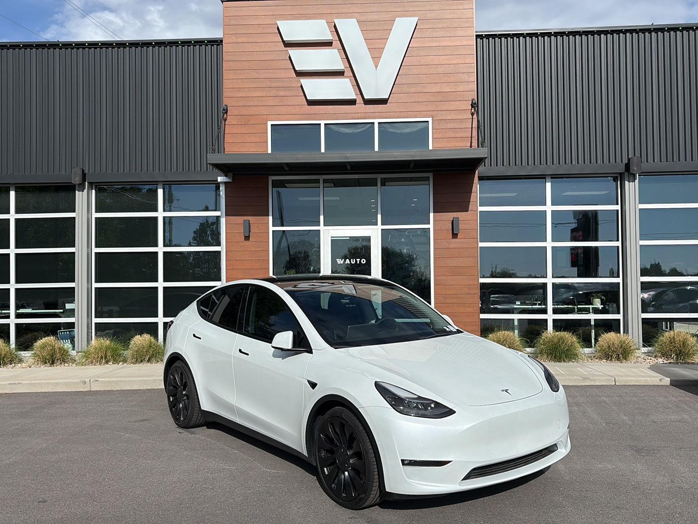 2022 Tesla Model Y Performance Dual Motor All-Wheel Drive's photo