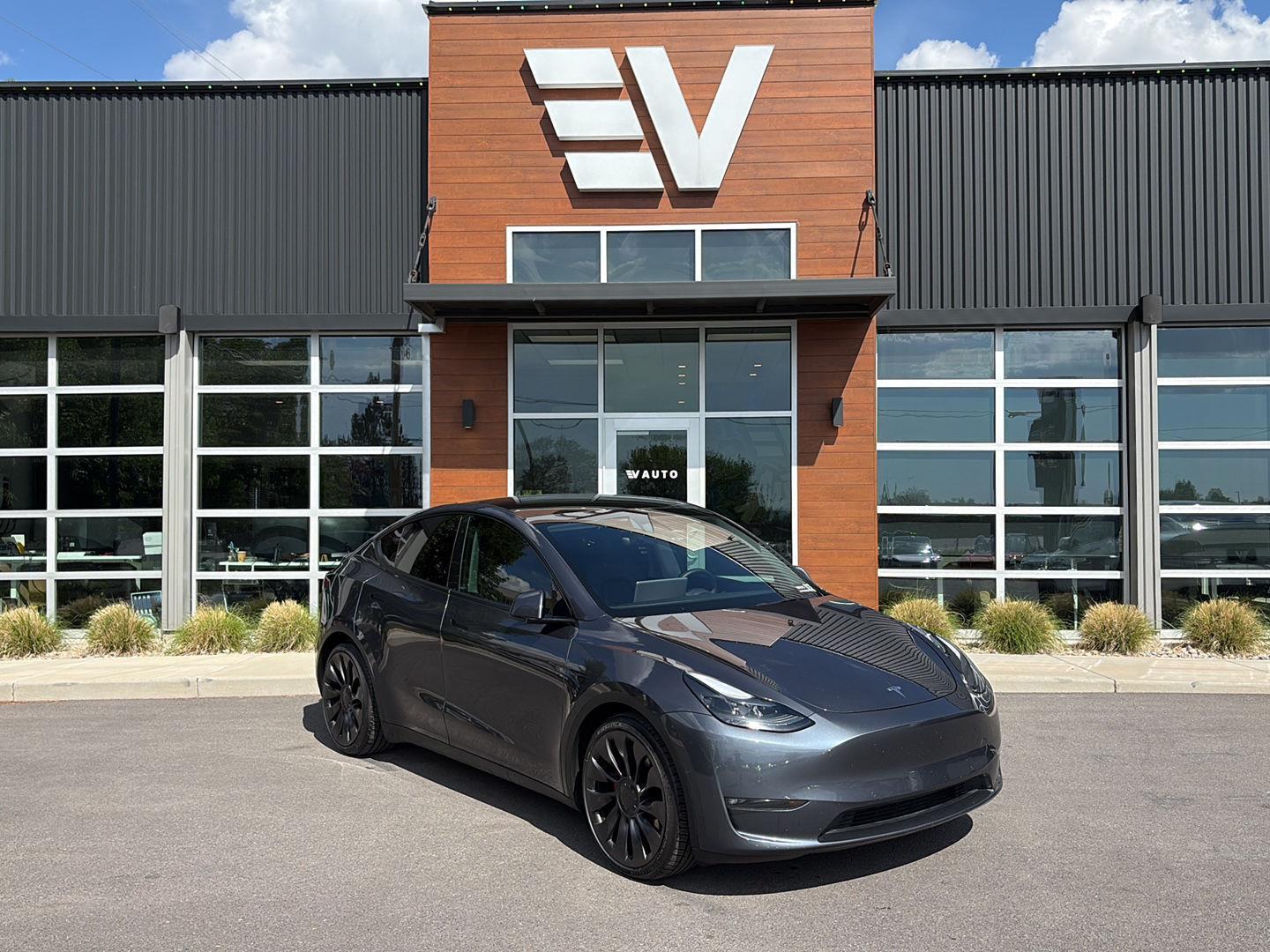 2022 Tesla Model Y Performance Dual Motor All-Wheel Drive's photo
