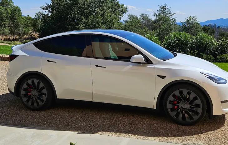 2022 Tesla Model Y Long Range Dual Motor All-Wheel Drive's photo